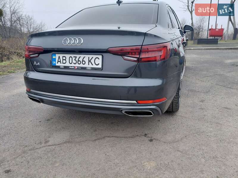 Седан Audi A4 2019 в Шпикові