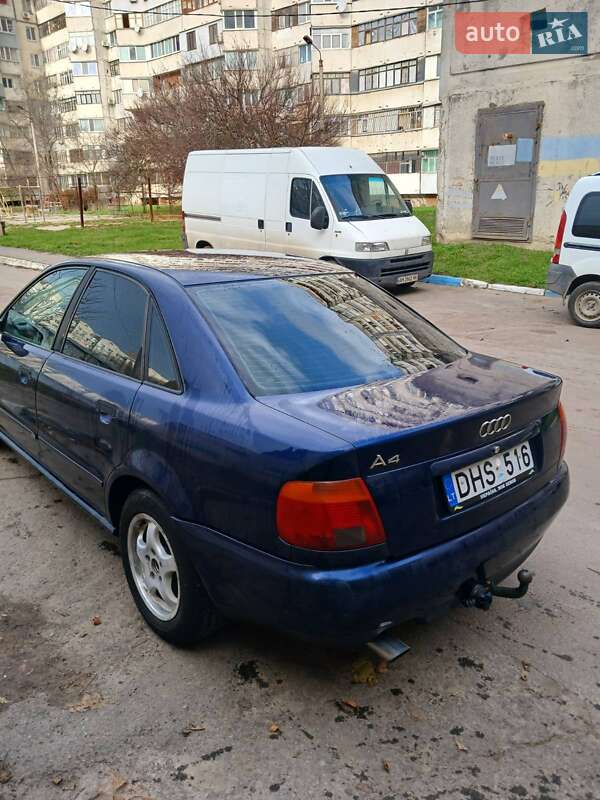 Седан Audi A4 1998 в Херсоне