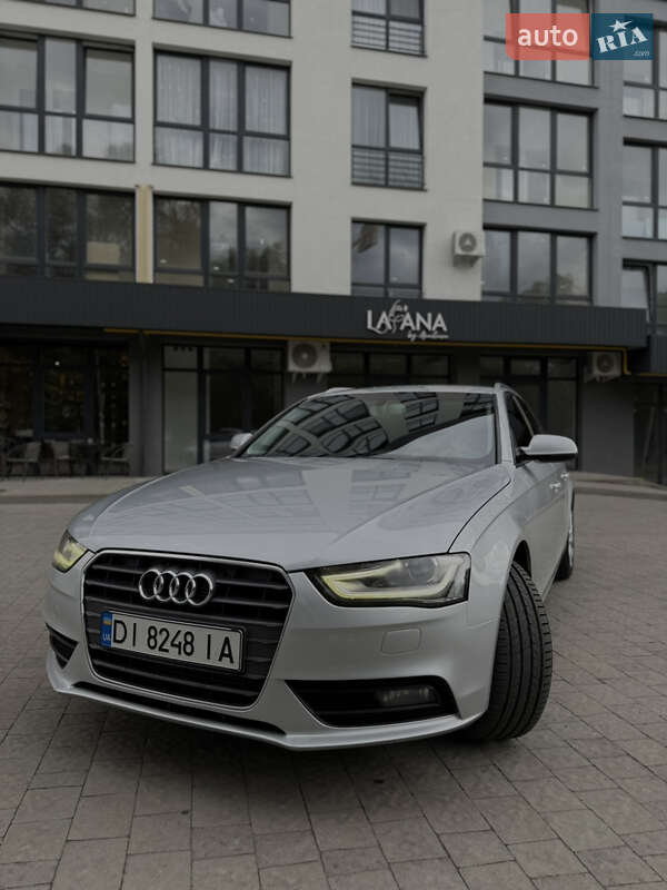 Универсал Audi A4 2012 в Новояворовске