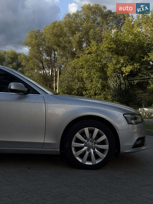 Универсал Audi A4 2012 в Новояворовске
