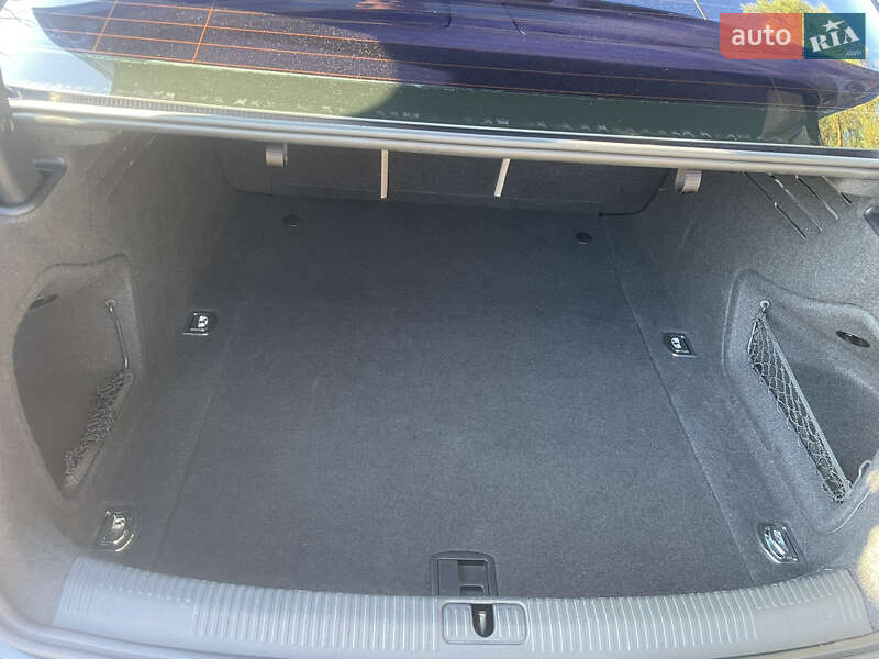 Седан Audi A4 2016 в Яворове