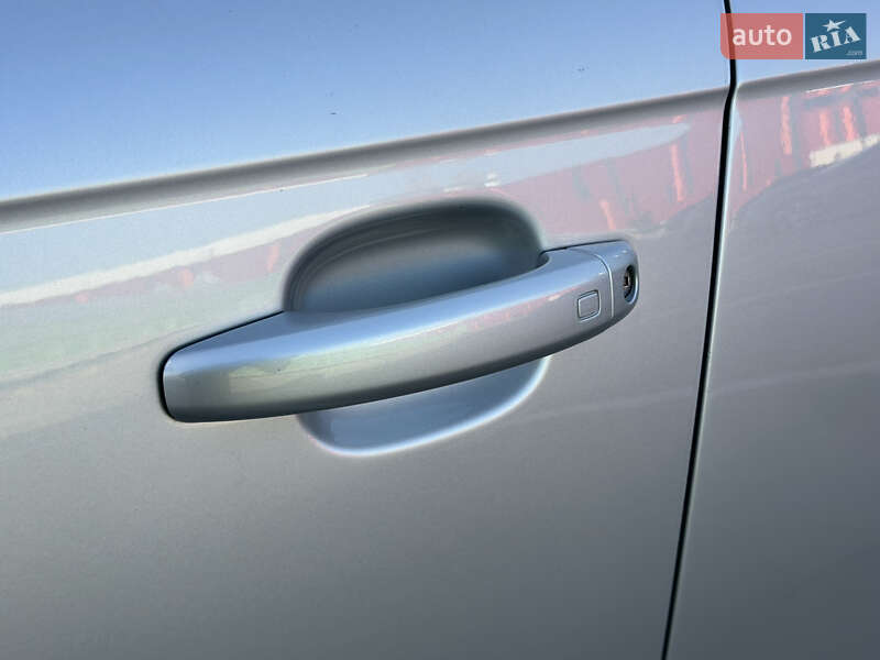 Седан Audi A4 2013 в Киеве