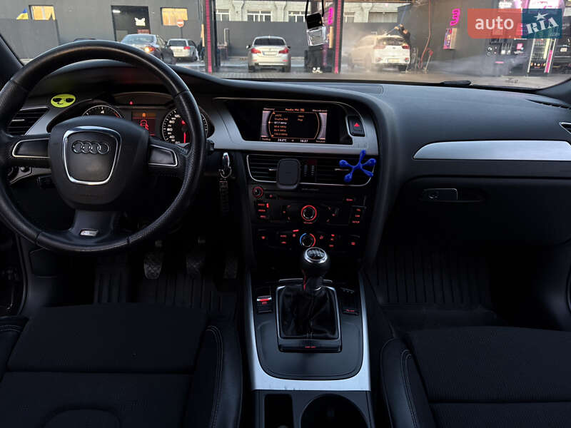 Седан Audi A4 2010 в Львові