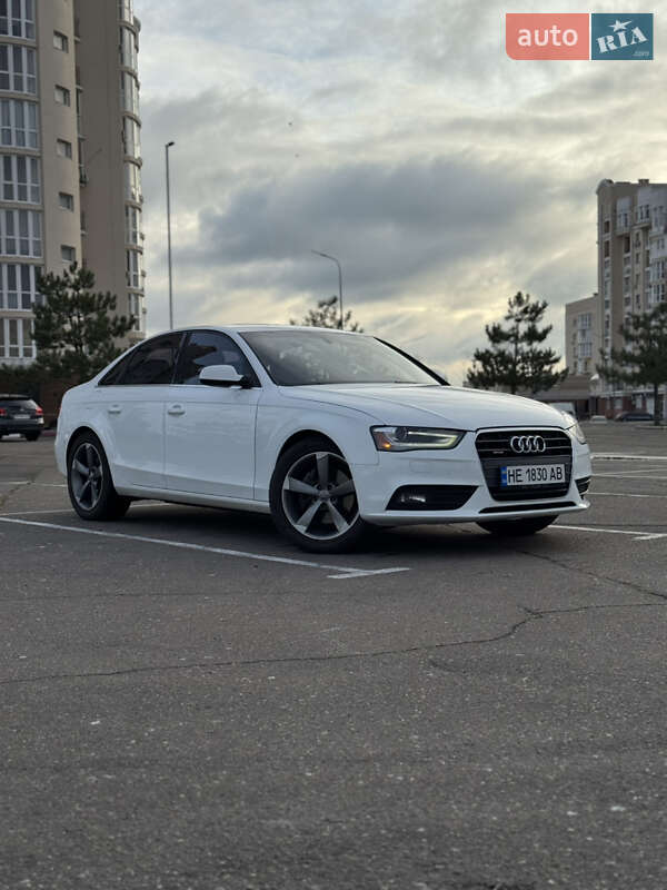 Седан Audi A4 2013 в Николаеве