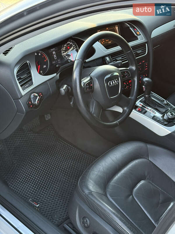 Седан Audi A4 2010 в Чернівцях