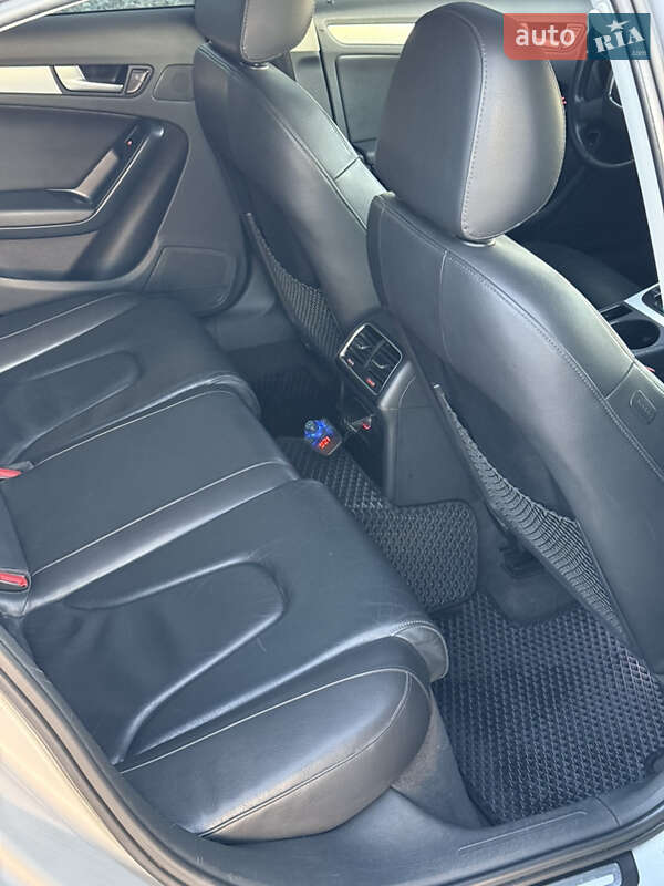 Седан Audi A4 2010 в Чернівцях