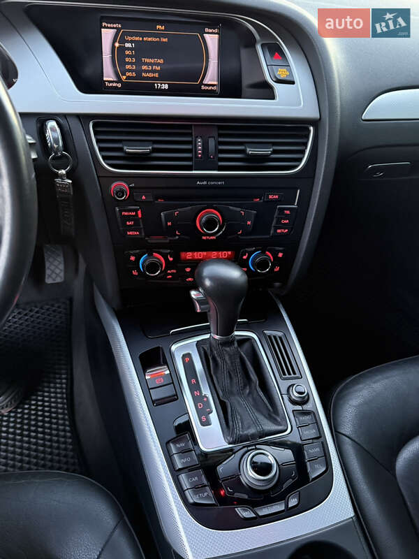 Седан Audi A4 2010 в Чернівцях