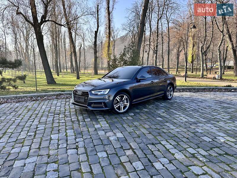 Седан Audi A4 2018 в Киеве