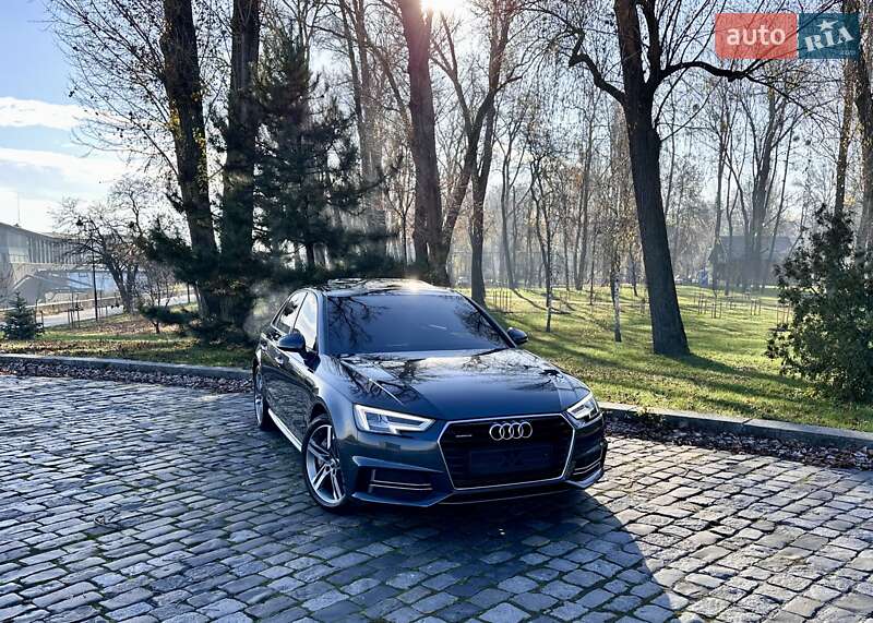 Седан Audi A4 2018 в Киеве