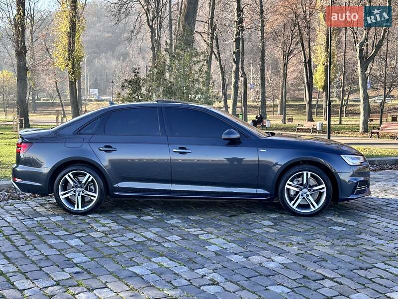Седан Audi A4 2018 в Киеве