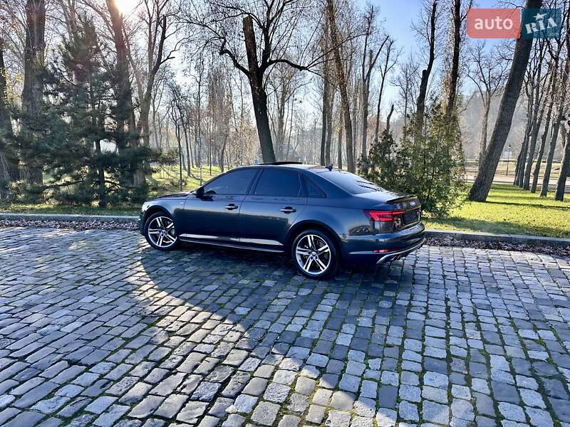 Седан Audi A4 2018 в Киеве