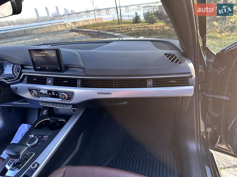 Седан Audi A4 2018 в Киеве