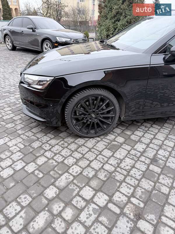 Седан Audi A4 2019 в Тернополе