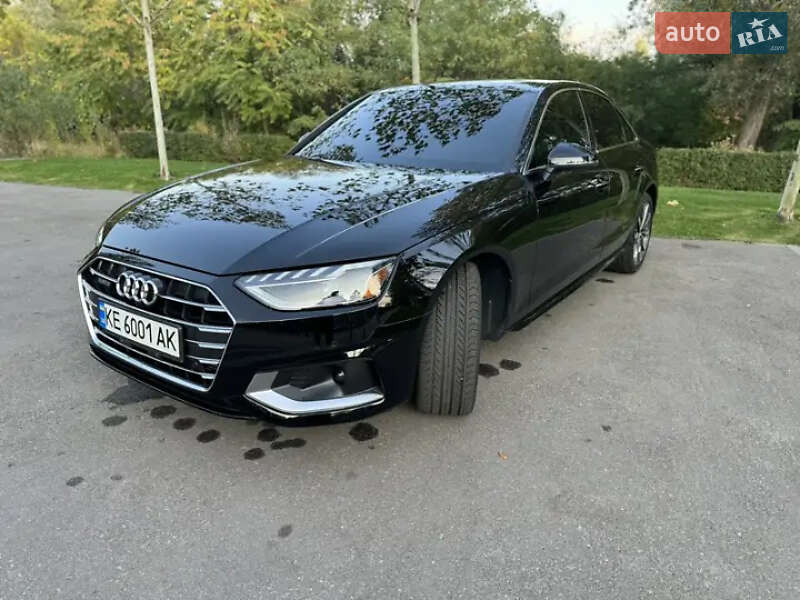 Седан Audi A4 2022 в Львові