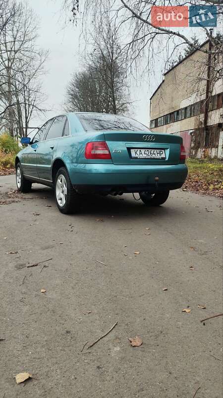 Седан Audi A4 1999 в Глевахе