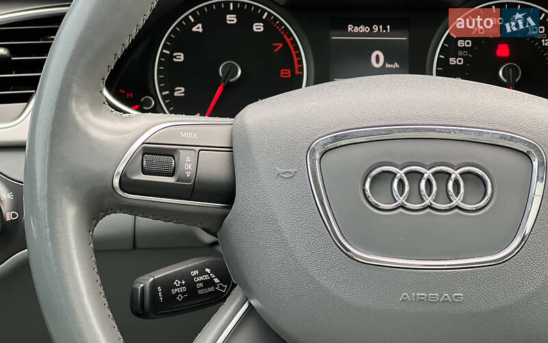 Седан Audi A4 2013 в Львові