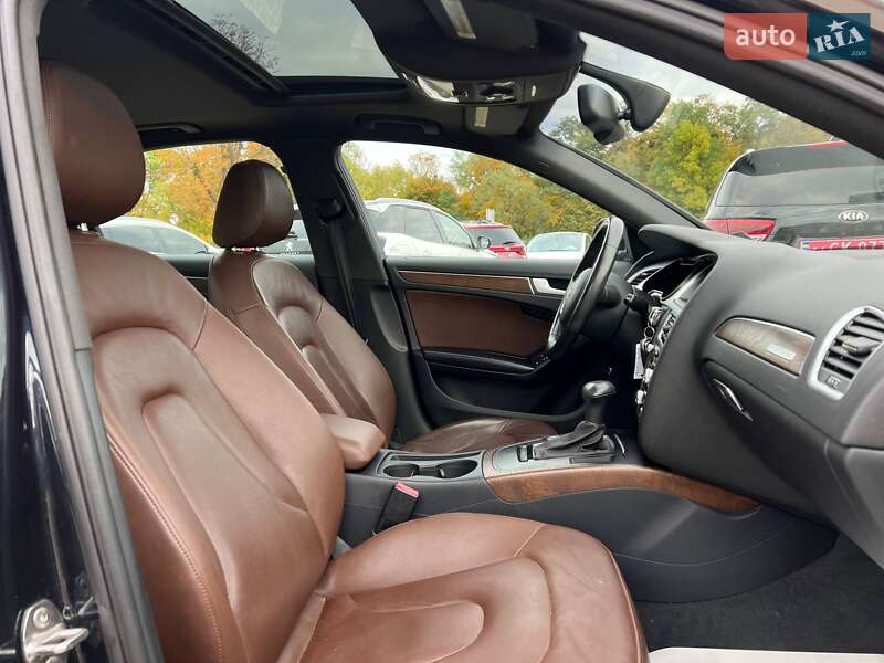 Седан Audi A4 2015 в Стрию