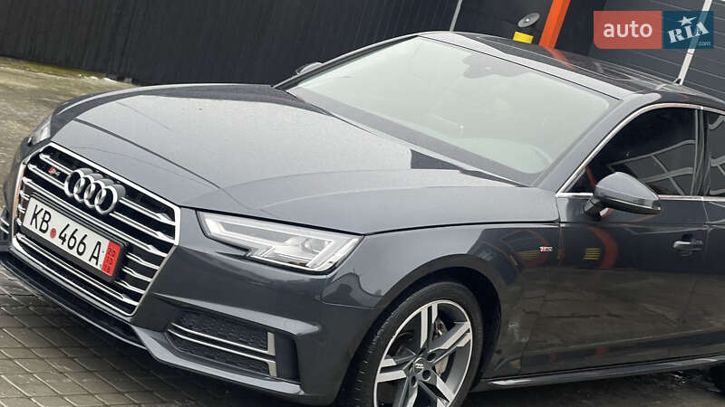 Седан Audi A4 2016 в Львове