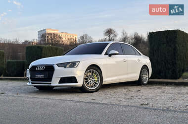 Седан Audi A4 2016 в Днепре