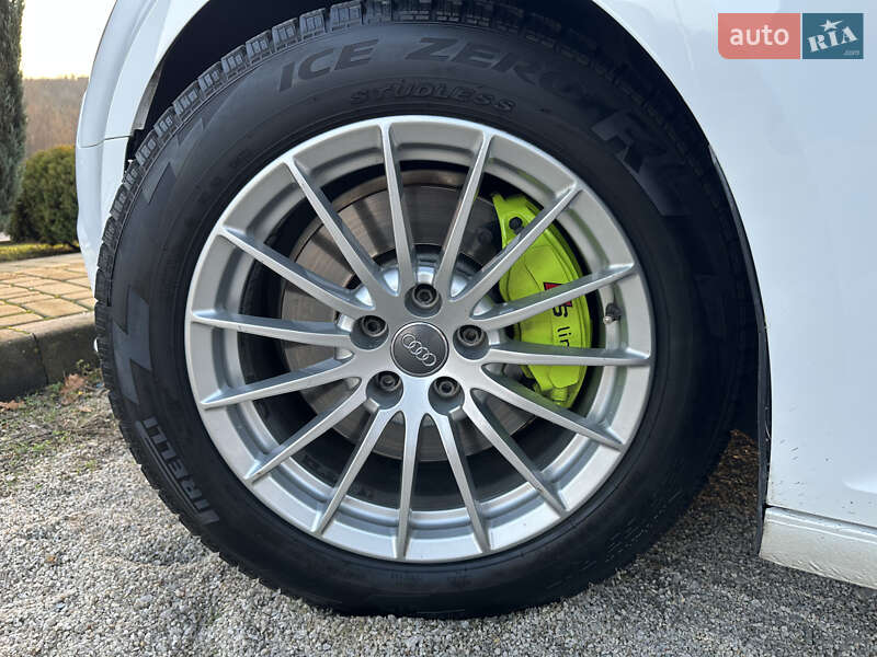 Седан Audi A4 2016 в Дніпрі