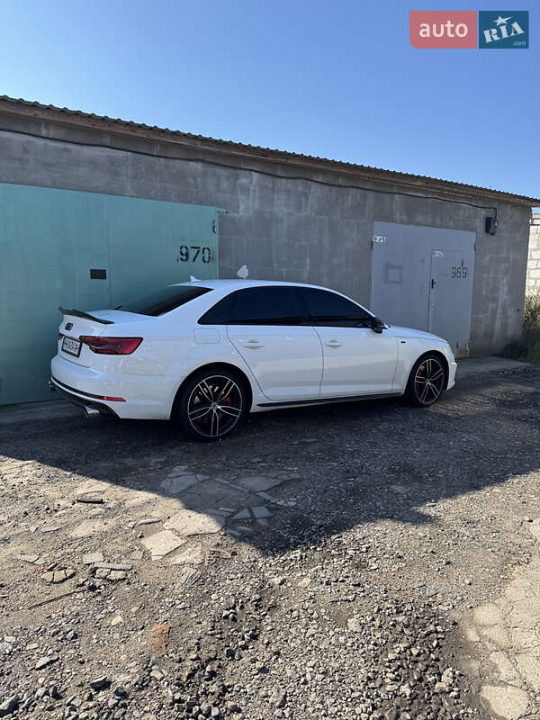 Седан Audi A4 2016 в Одессе