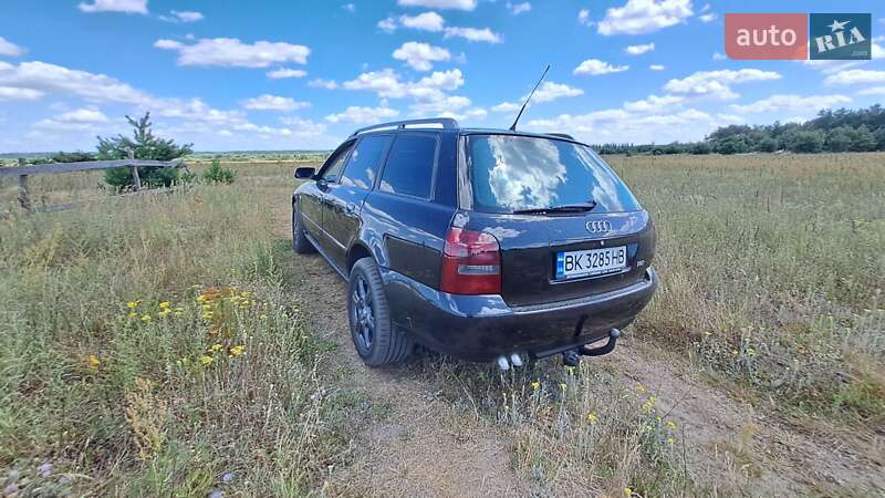 Універсал Audi A4 2000 в Вараші