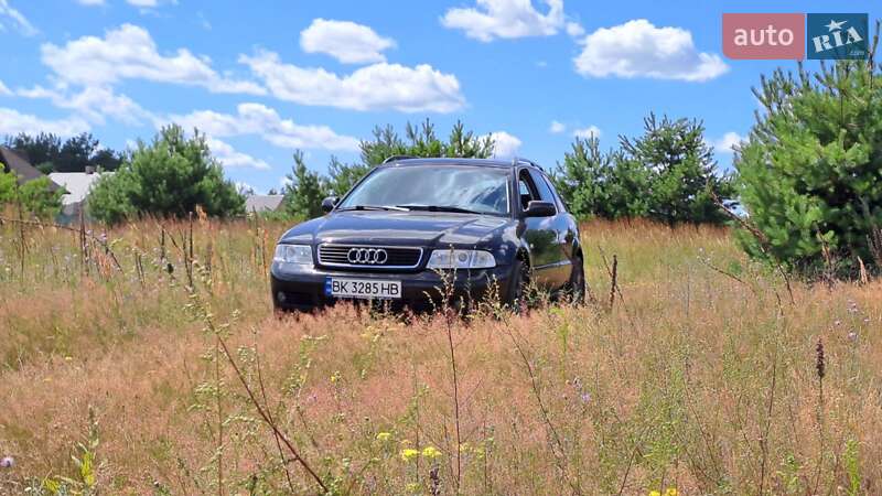 Універсал Audi A4 2000 в Вараші