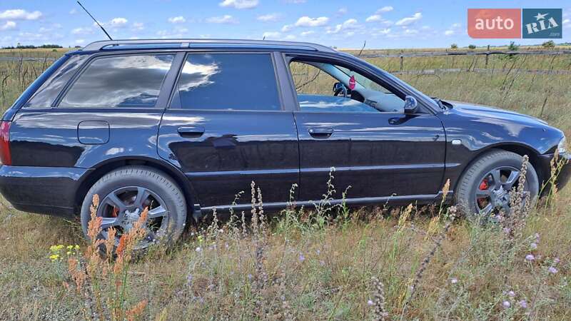 Універсал Audi A4 2000 в Вараші