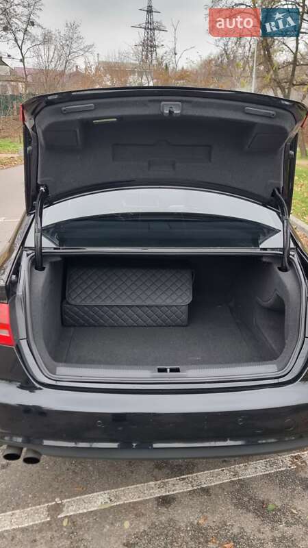 Седан Audi A4 2014 в Києві