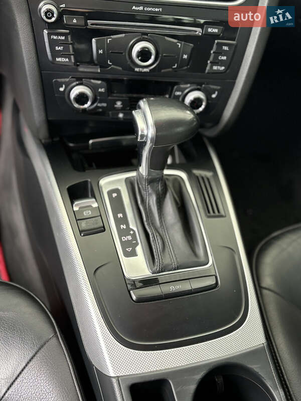 Седан Audi A4 2014 в Львове