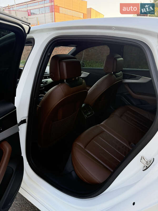 Седан Audi A4 2018 в Днепре