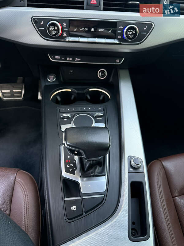 Седан Audi A4 2018 в Днепре