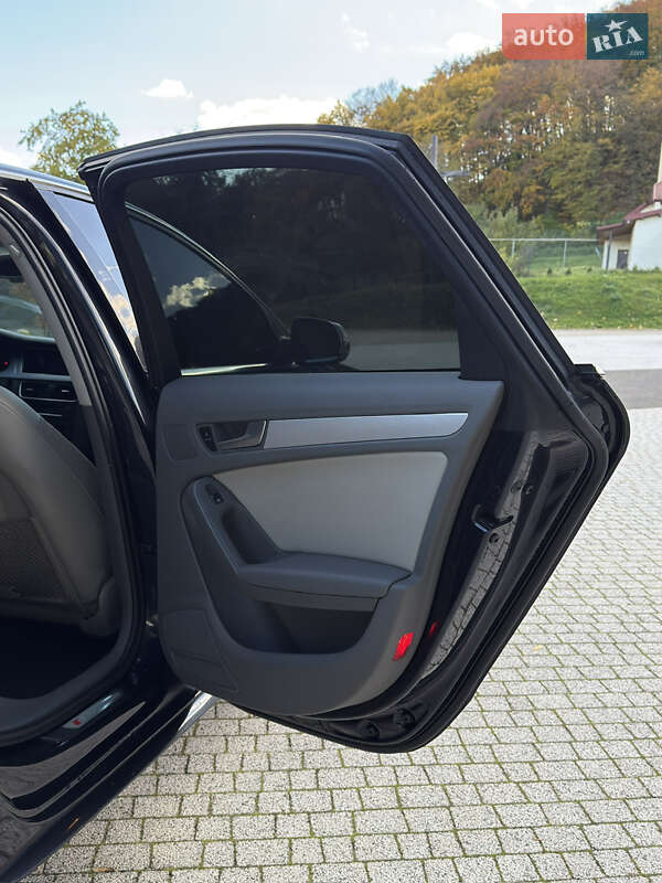 Седан Audi A4 2012 в Львове