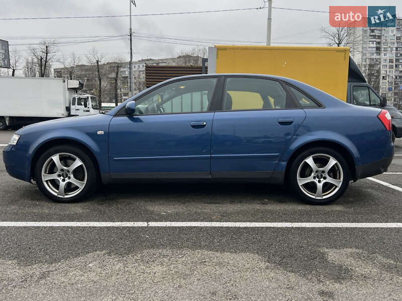 Седан Audi A4 2002 в Петропавловской Борщаговке