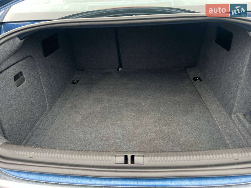 Седан Audi A4 2002 в Петропавловской Борщаговке