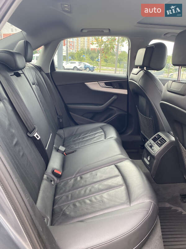 Седан Audi A4 2017 в Ровно