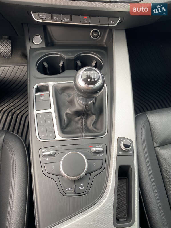 Седан Audi A4 2017 в Ровно
