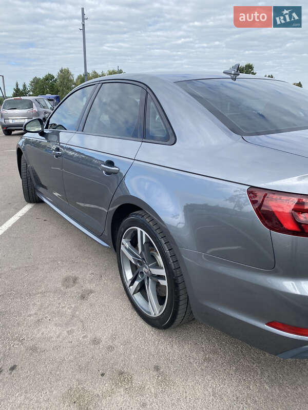 Седан Audi A4 2017 в Ровно