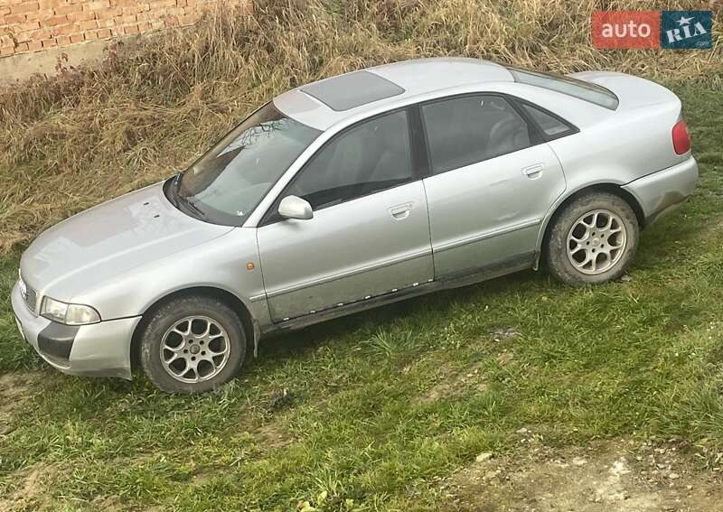 Седан Audi A4 1998 в Калуші
