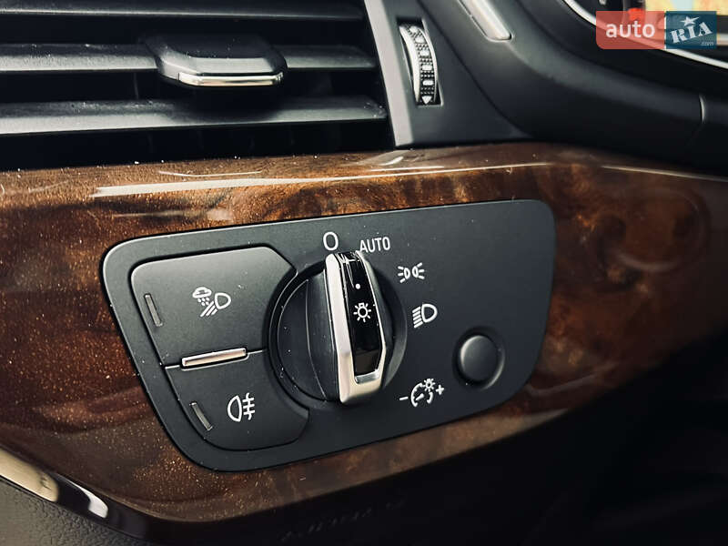 Седан Audi A4 2017 в Одессе