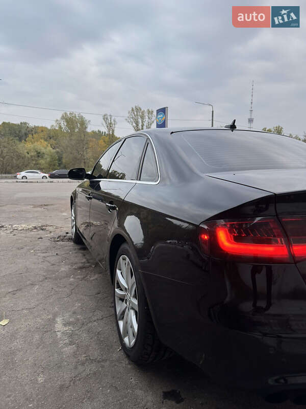Седан Audi A4 2012 в Киеве
