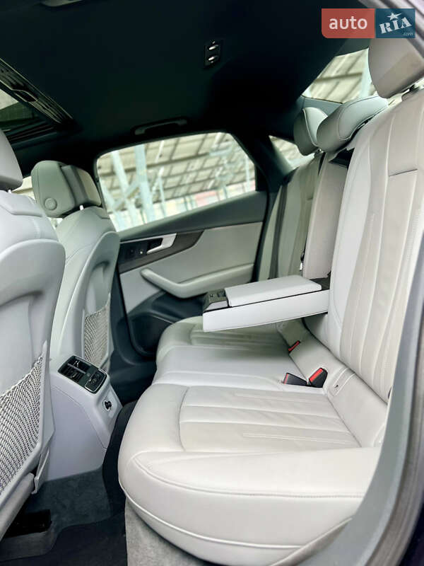 Седан Audi A4 2018 в Львові