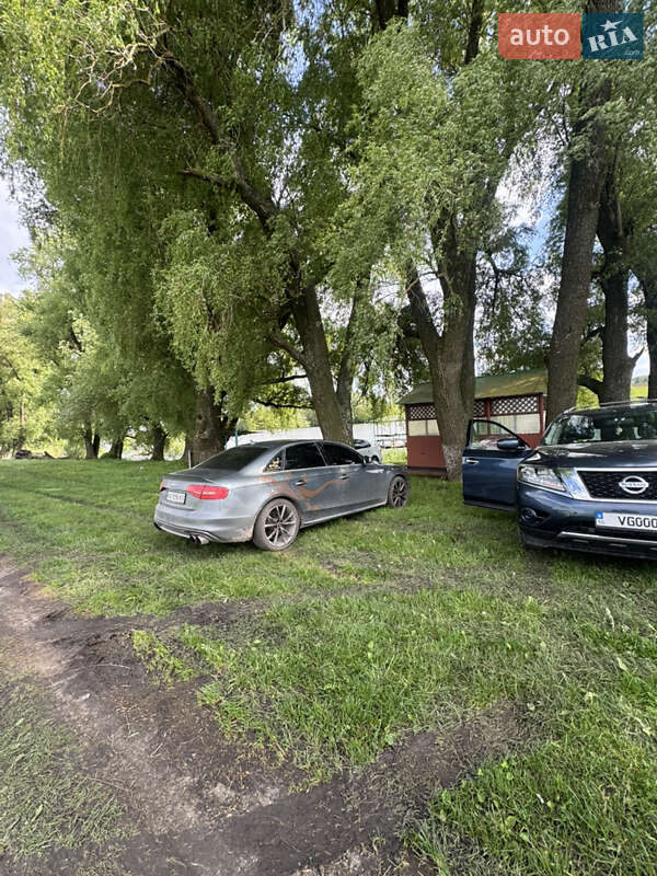 Седан Audi A4 2013 в Киеве