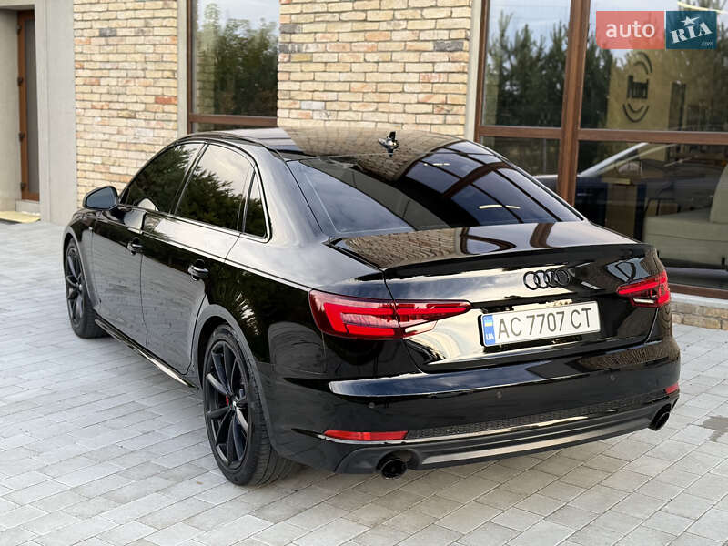 Седан Audi A4 2017 в Луцке