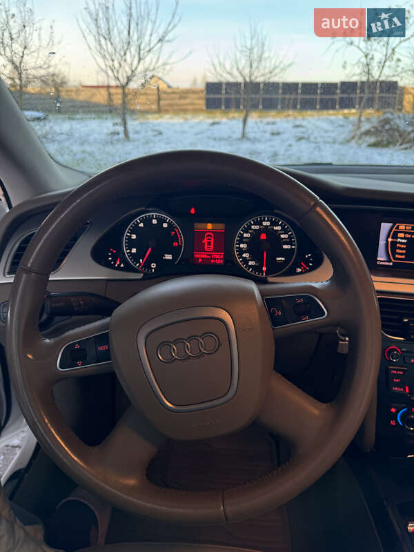 Седан Audi A4 2012 в Луцьку