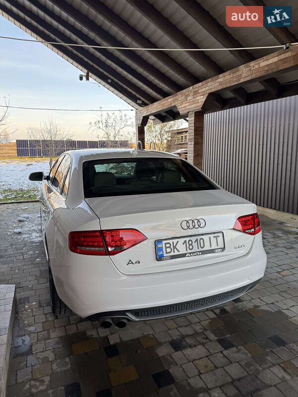 Седан Audi A4 2012 в Луцьку