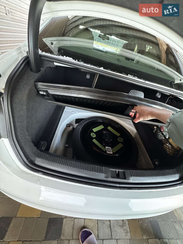 Седан Audi A4 2012 в Луцьку