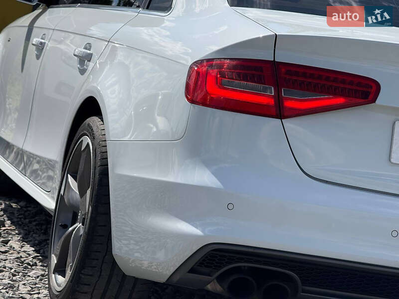 Седан Audi A4 2015 в Стрию