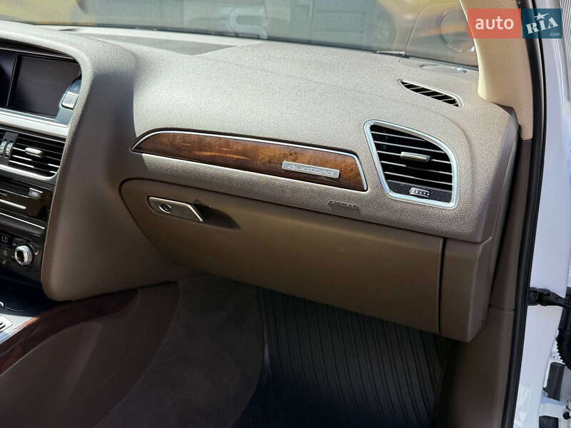 Седан Audi A4 2015 в Стрию