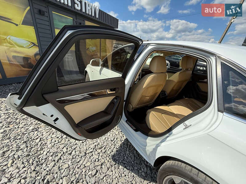 Седан Audi A4 2015 в Стрию